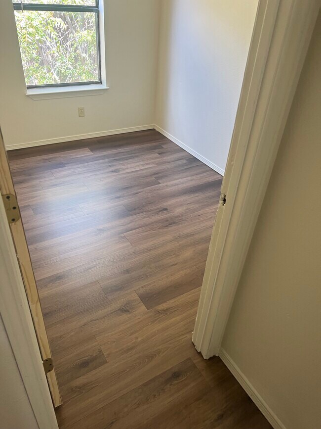 Building Photo - 1500 Luisa St