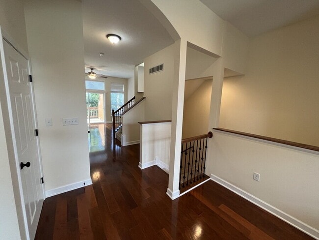 Building Photo - 39 Grandview Dr