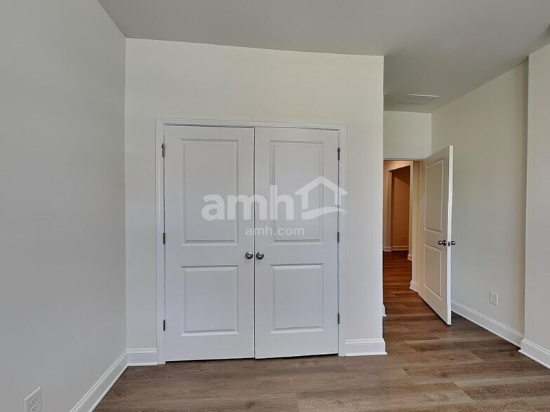 Building Photo - 3527 Lincoln Hts Ln