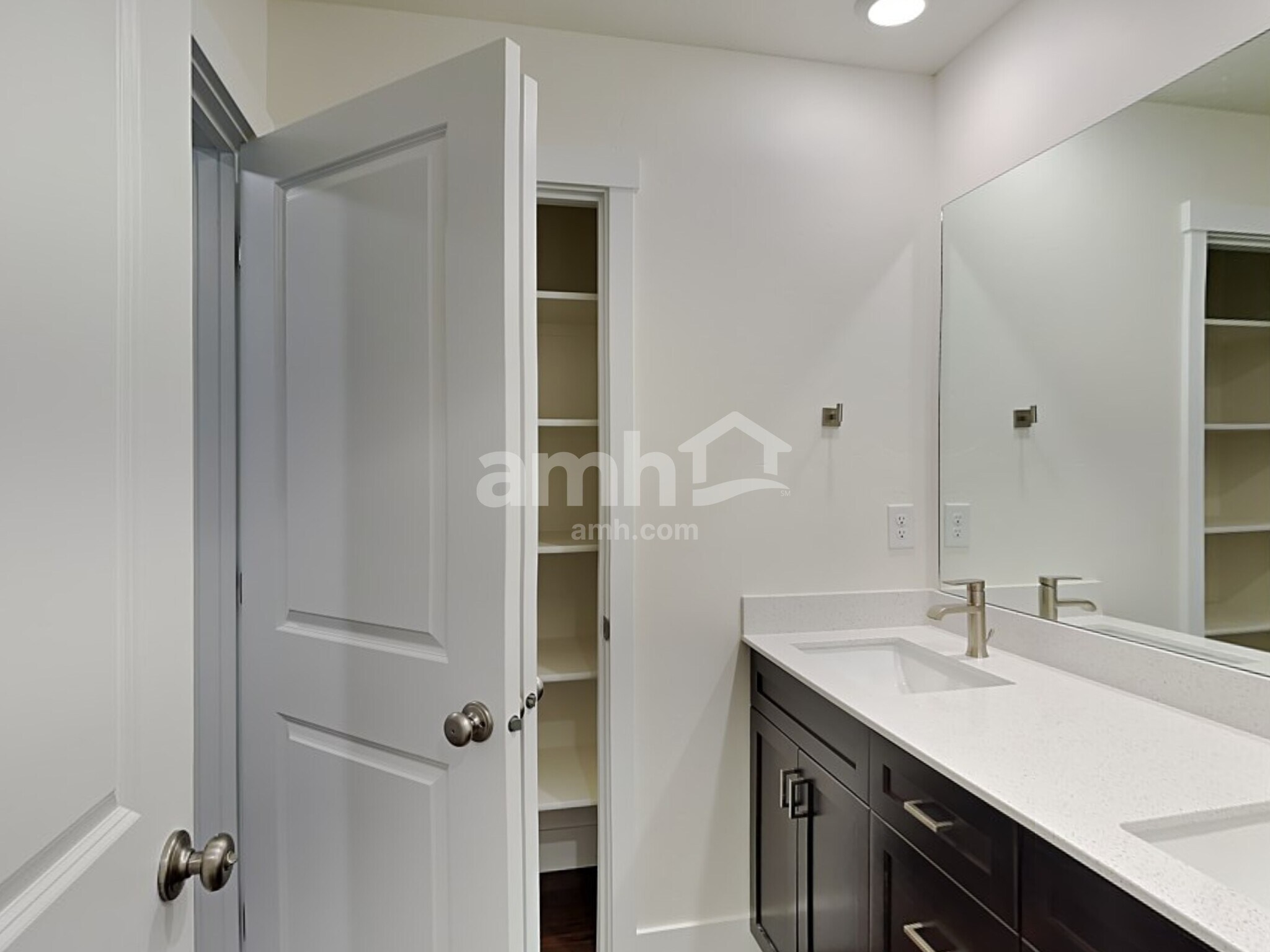 Building Photo - 9366 Wabash St