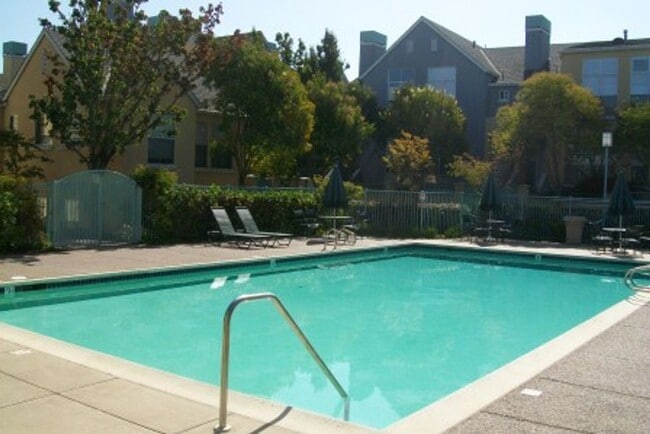 Building Photo - Nor Cal Realty Inc, 3 bedroom 3 bath townhouse with 2 car garage