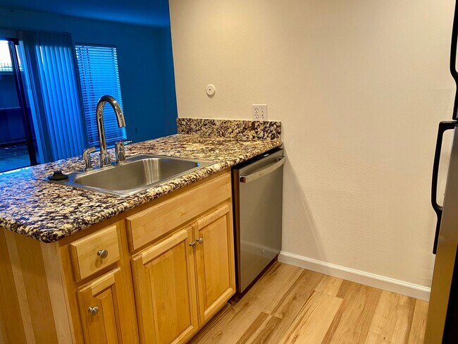 Building Photo - Beautiful Studio Condo for Rent!