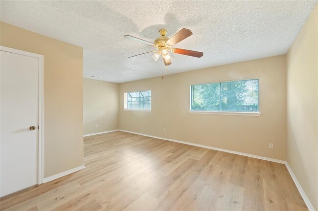 Building Photo - 3310 Crossman Dr