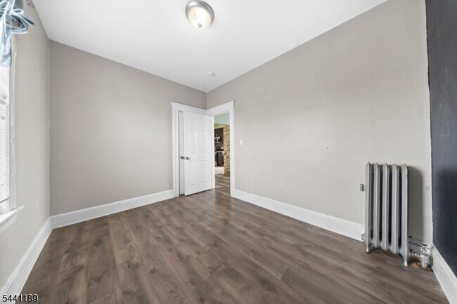 Building Photo - 315 Haledon Ave
