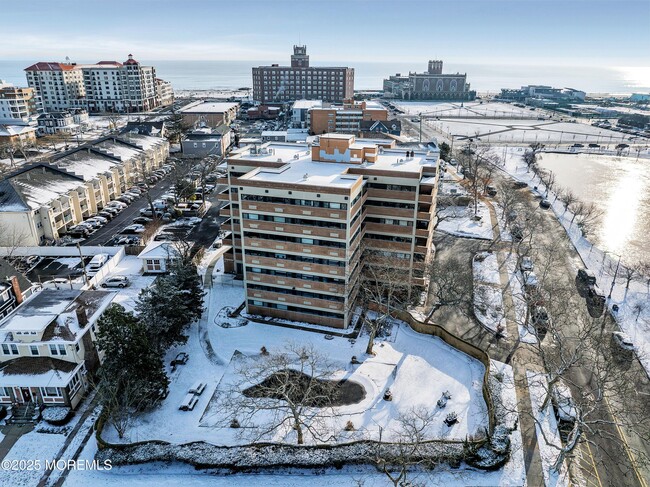 Building Photo - 321 Sunset Ave