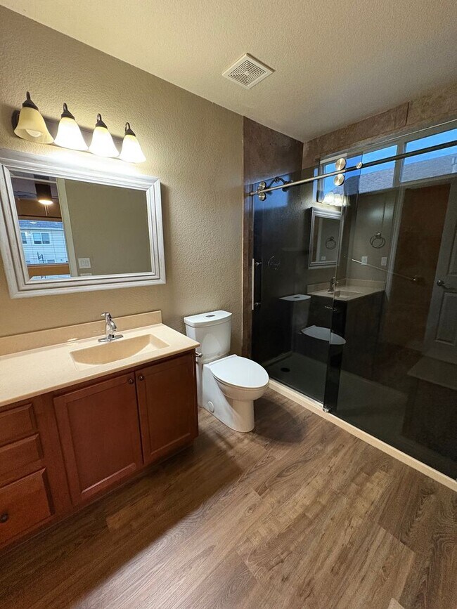 Building Photo - Lovely 3 bedroom/3 car tandem garage home in Lorson Ranch