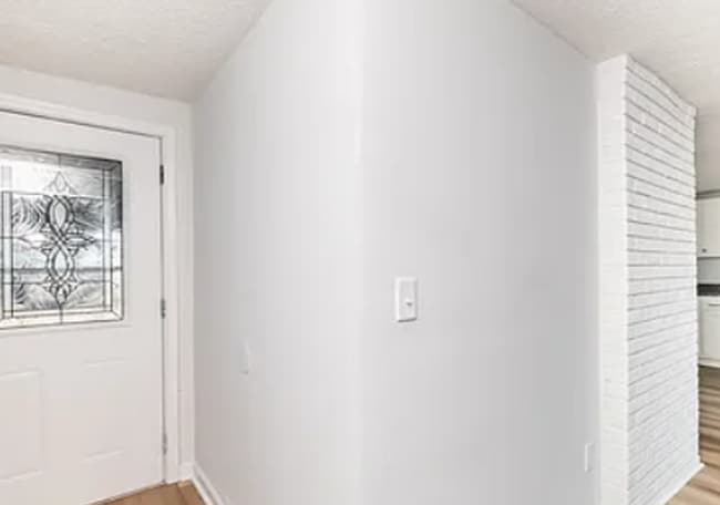 Building Photo - Huge Renovated Home in Rolling Hills!