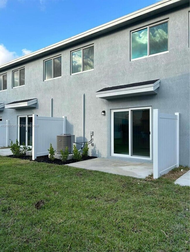 Building Photo - 446 NW 11th St