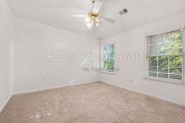Building Photo - 550 Claudel Ct SW