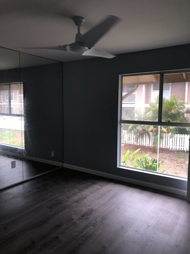 Building Photo - Iao Parkside 2 bed 2 bath upstairs unit.