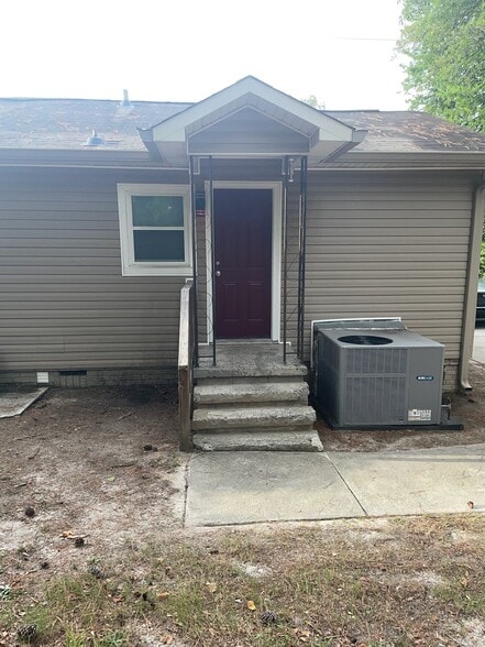 Building Photo - 2432 Lumpkin Rd