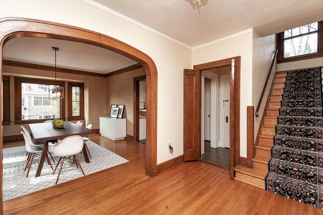 Front Entry Way - 5505 Waterbury Rd