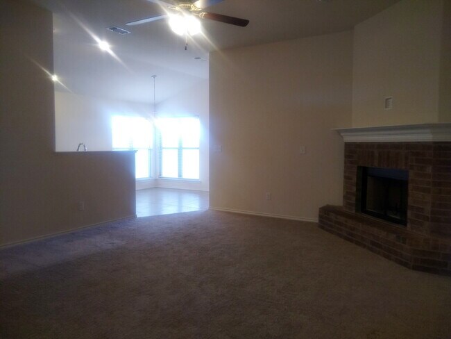 Building Photo - 9708 Ross Avenue