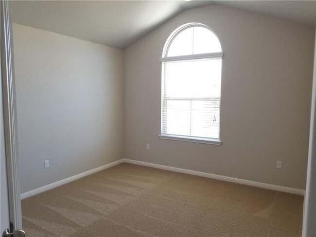 Building Photo - 1024 Peregrine Way