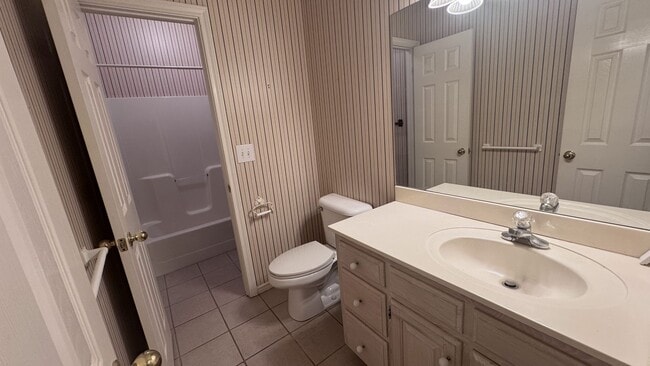 Building Photo - 607 Mustang St