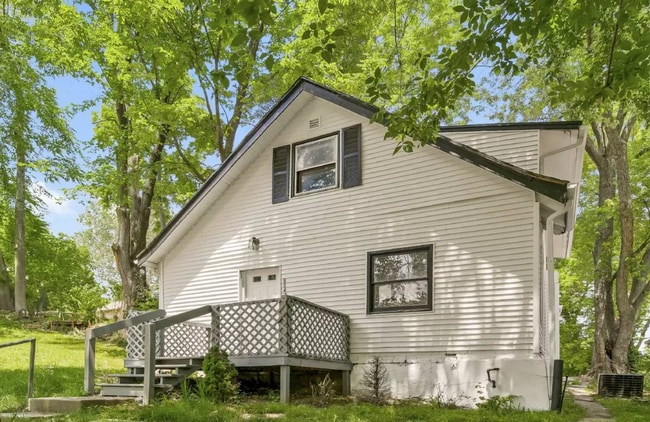 Building Photo - LOOK AT THIS GEM!  Schedule A Tour Today!!