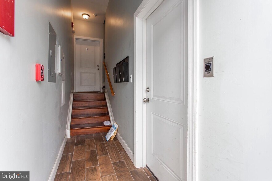 Building Photo - 2478 Frankford Ave