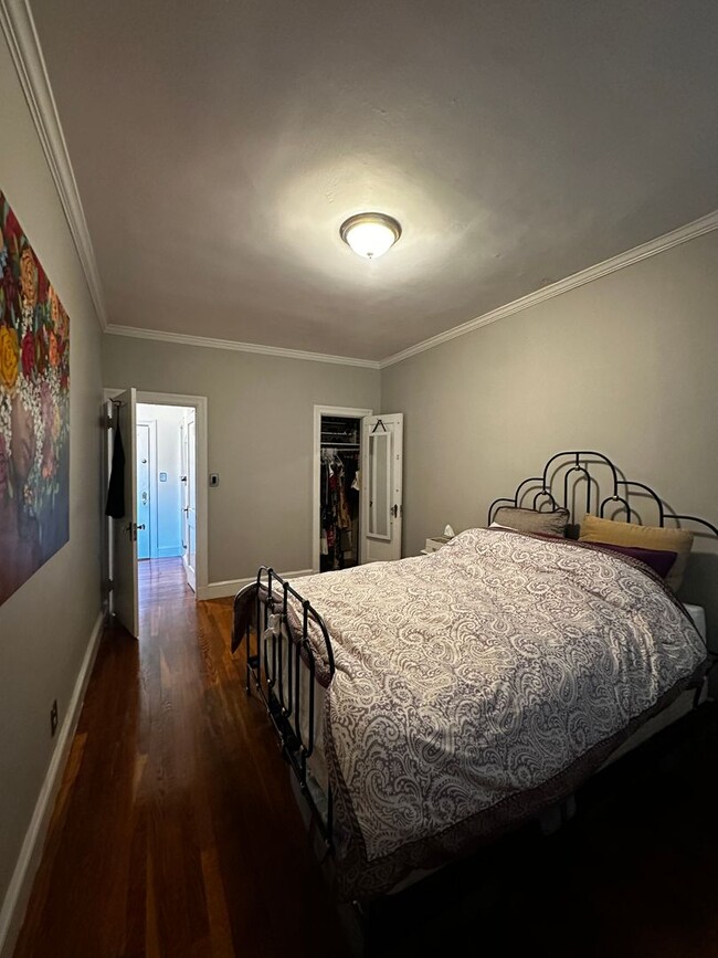 Building Photo - Spacious Back Bay 1 Bed w/ Common Outdoor ...