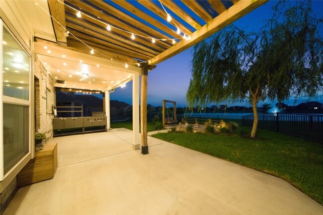 Building Photo - 2705 Bernadino Dr