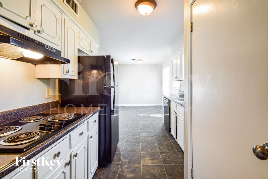 Building Photo - 5117 Scrivener Dr