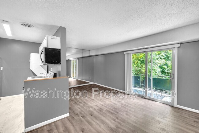 Building Photo - 3011 Southern Ave SE