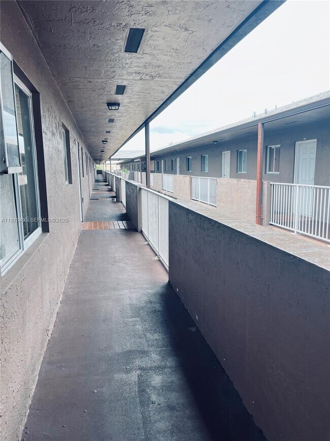 Building Photo - 2925 W 80th St