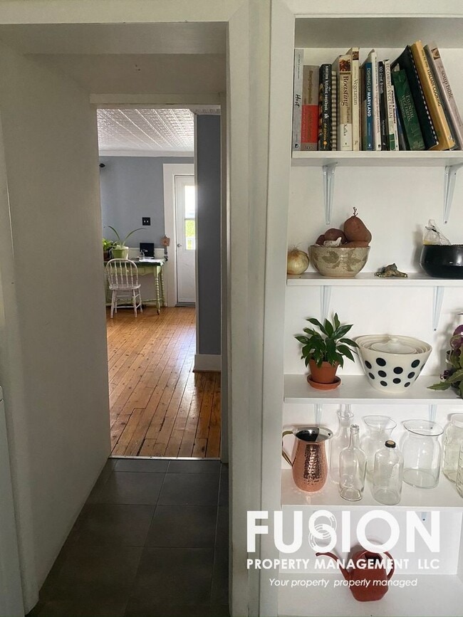 Building Photo - Adorable 2 bedroom home in Winooski with large backyard!