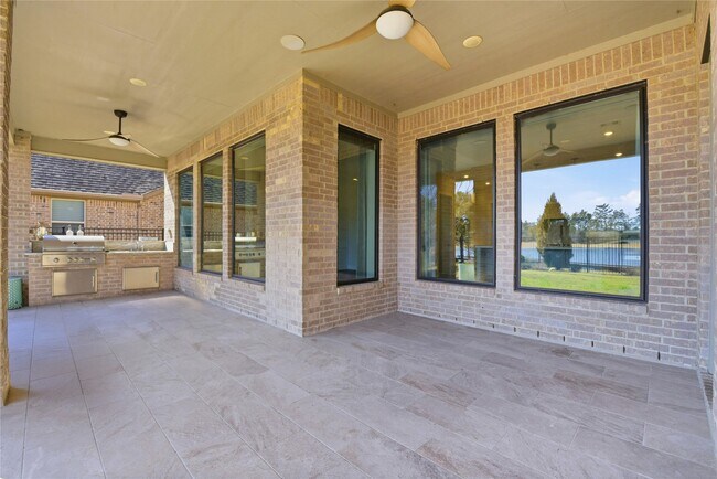 Building Photo - 15314 Viviente Dr