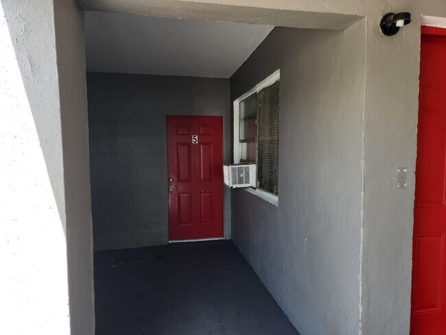 Building Photo - 1025 13th St