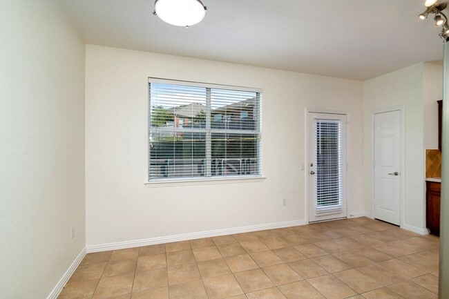 Building Photo - Townhome in Parker Estates!! READY for move in early June