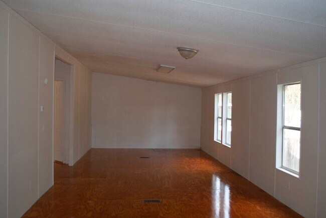 Building Photo - 3 bed 2 bath Tallahassee Home for Rent