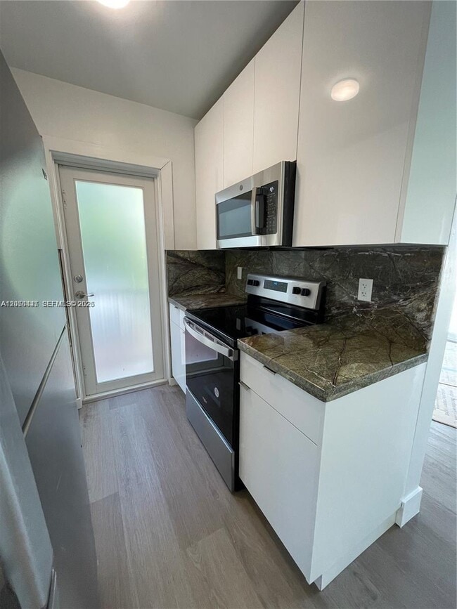 Building Photo - 2856 SW 37th Ave