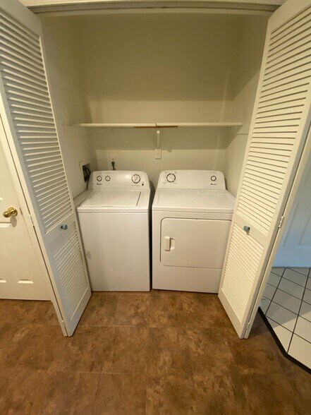 Building Photo - 1830 W Centennial Dr