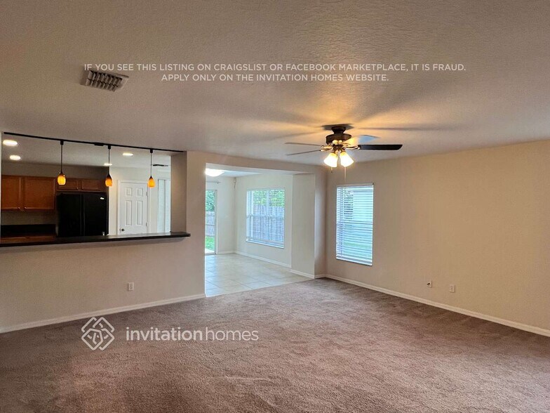 Building Photo - 391 SW Millard Dr