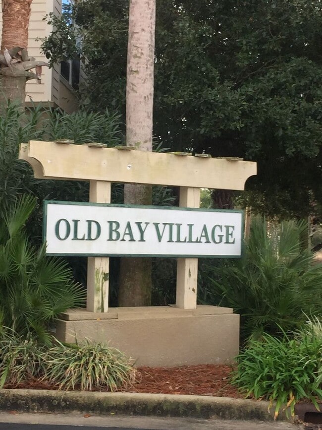 Building Photo - Newly renovated 2 Bed/2 Bath condo in heart of Destin