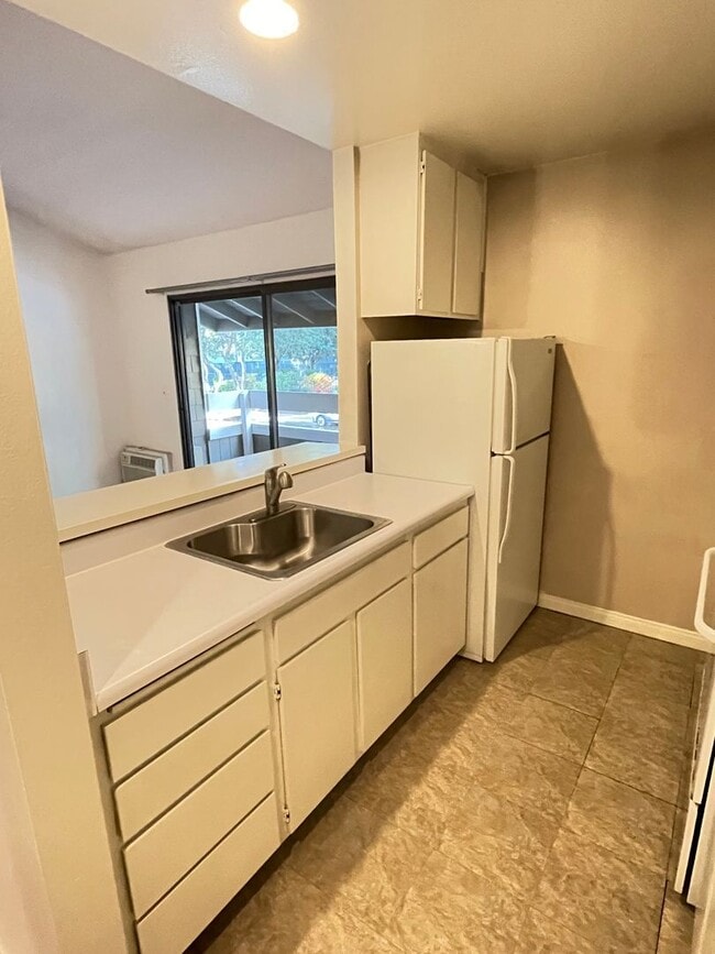 Building Photo - Unique Condo In Irvine