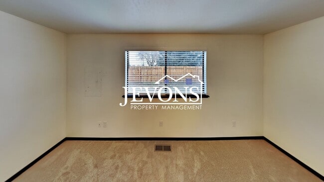 Building Photo - 1202 S 39th Ave