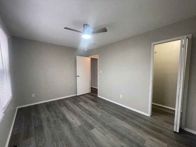 Building Photo - Home For Rent In Bellevue