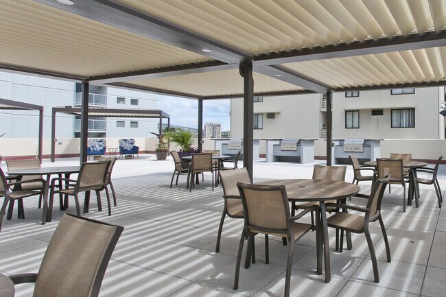 Building Photo - Walking Distance to the Beach & Furnished... Aloha Lani #1606 - 1 BD 1 BA 1 PRK