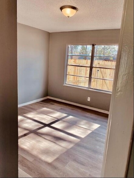 Building Photo - 4834 Meadow Park Dr