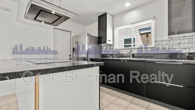 Building Photo - 2409 Fleetwood St