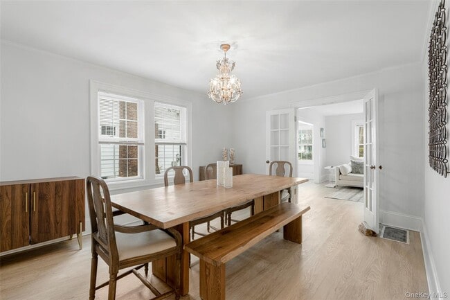 Building Photo - 225 Larchmont Ave