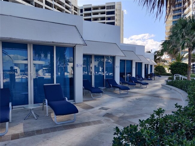 Building Photo - 3101 S Ocean Dr