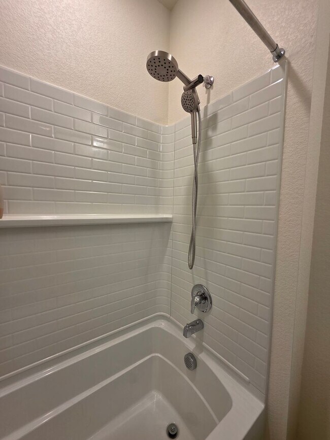 Building Photo - Beautiful Newer Build 3 Bedroom Home in Be...