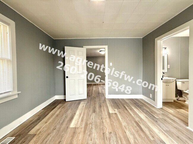 Building Photo - 1 Bedroom House