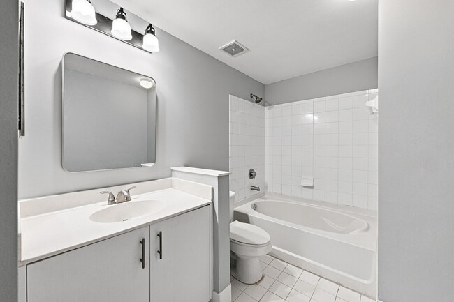 Building Photo - 5860 W Sample Rd