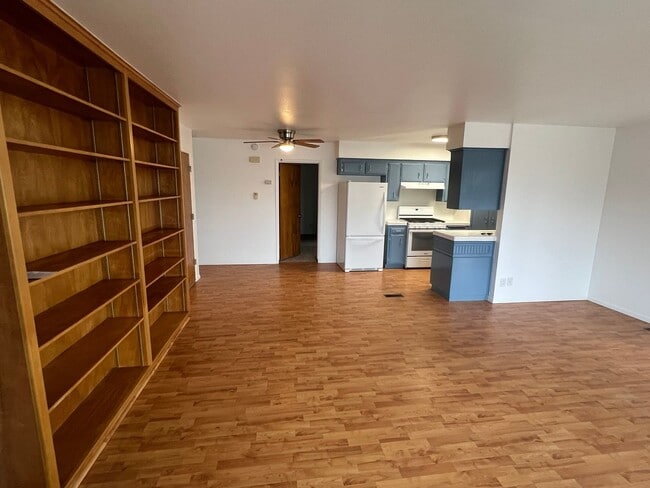 Building Photo - 1234 Bolton Dr