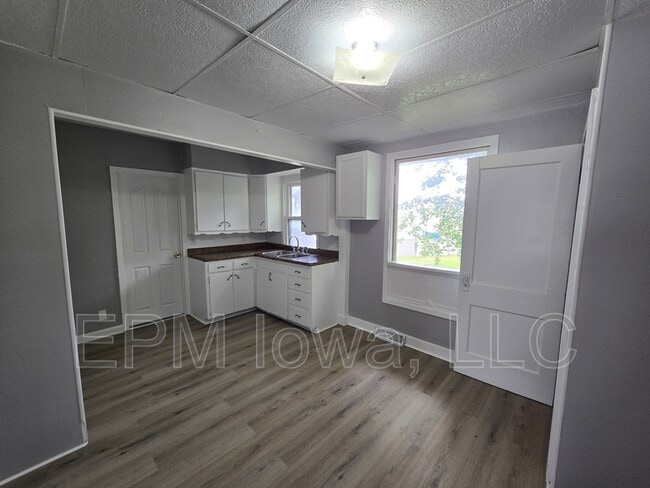 Building Photo - 512 Maynard Ave