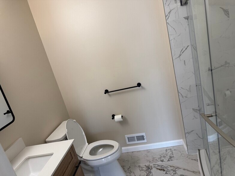 Building Photo - 82 Chambord Ct