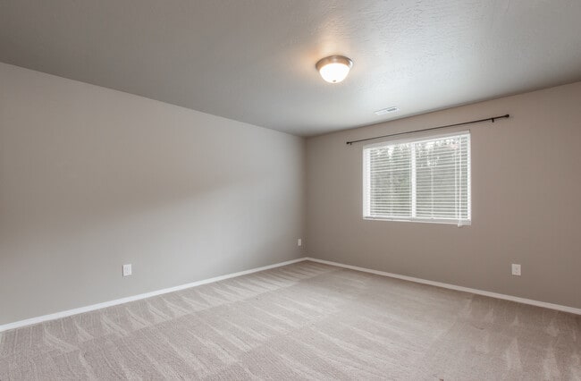 Building Photo - Beautiful 4 Bedroom 2.5 Bath River Run Home